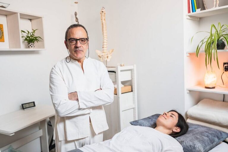 Dlaczego osteopatia zyskuje popularność? Trendy w nowoczesnej medycynie manualnej