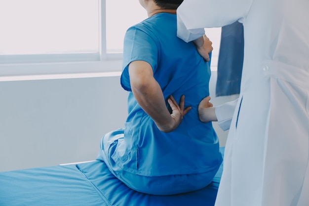 Jak długo boli po operacji kręgosłupa lędźwiowego? Odpowiedzi i fakty