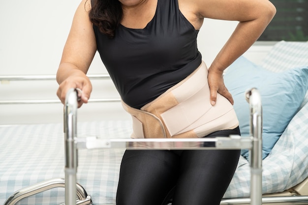 Jak długo należy uważać po operacji biodra? Przewodnik dla pacjentów