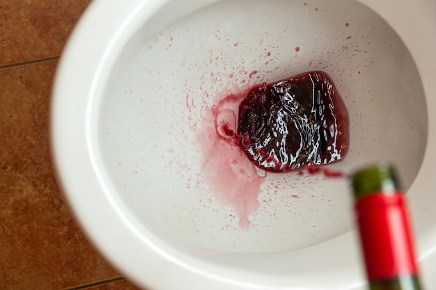 Krew w kale: Jak ją rozpoznać i co może oznaczać?