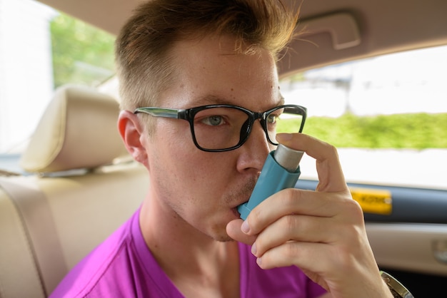 Jaki antybiotyk na zatoki? Skuteczna terapia i porady